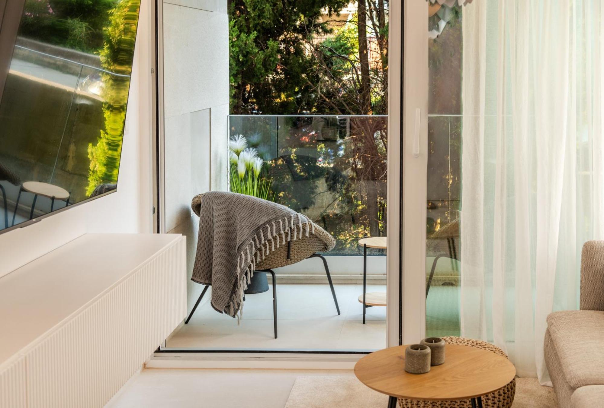 Cro.Lo Modern Retreat Apartment Split Exterior photo